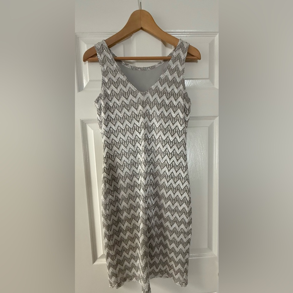 Chic Chevron Pattern Mini Dress - Picture 2 of 4